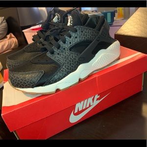 Women’s air huaraches